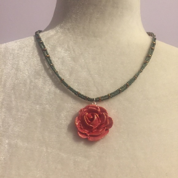 Rose necklace - Picture 4 of 6
